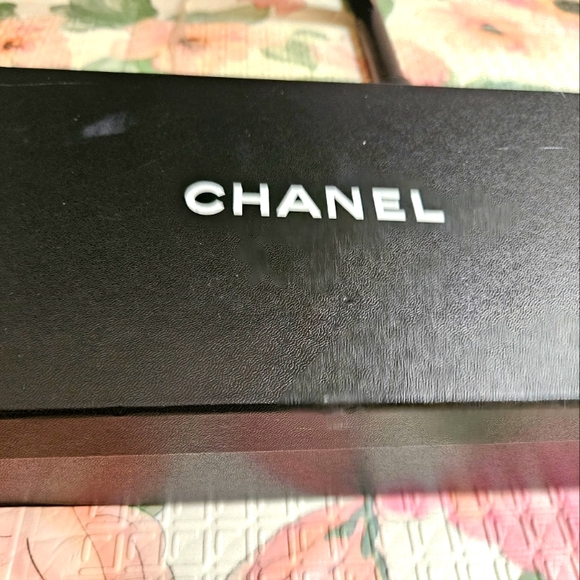 Authentic Chanel Tweed and grosgrain material size 6 - Picture 8 of 8